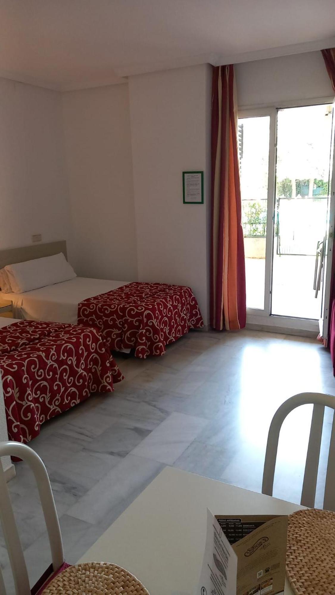 Hospedium Hotel Apartamentos Simon Verde Mairena del Aljarafe Room photo